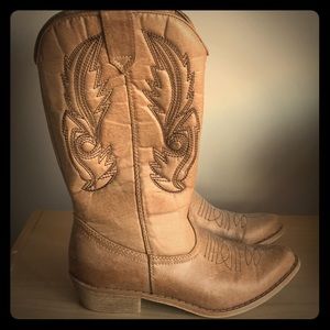 Coconuts “Gaucho” tan cowboy boots. EUC size 5.5
